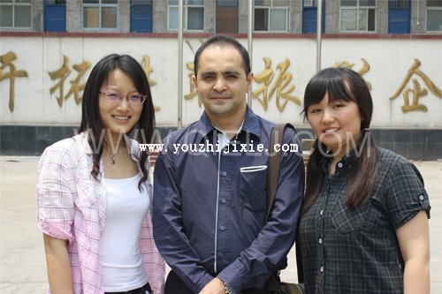 伊朗和馬來(lái)西亞客戶同時(shí)來(lái)企鵝公司購(gòu)買生產(chǎn)